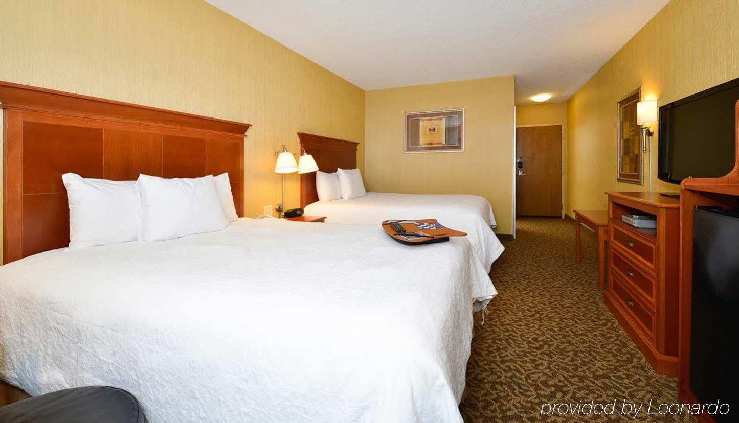 Hampton Inn Utica Exterior foto