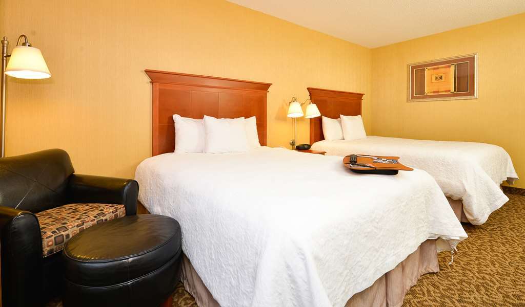 Hampton Inn Utica Habitación foto